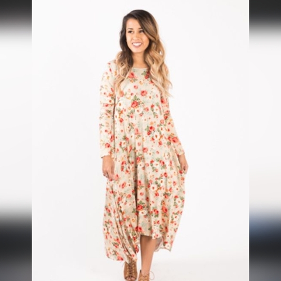 Agnes & Dora Dresses & Skirts - Agnes & Dora Earhart Dress Size Medium Large Beige Floral Print Stretch Dress